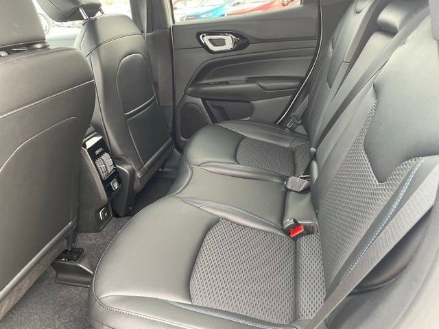 New 2026 Bright White Clearcoat Jeep Latitude Altitude image 10