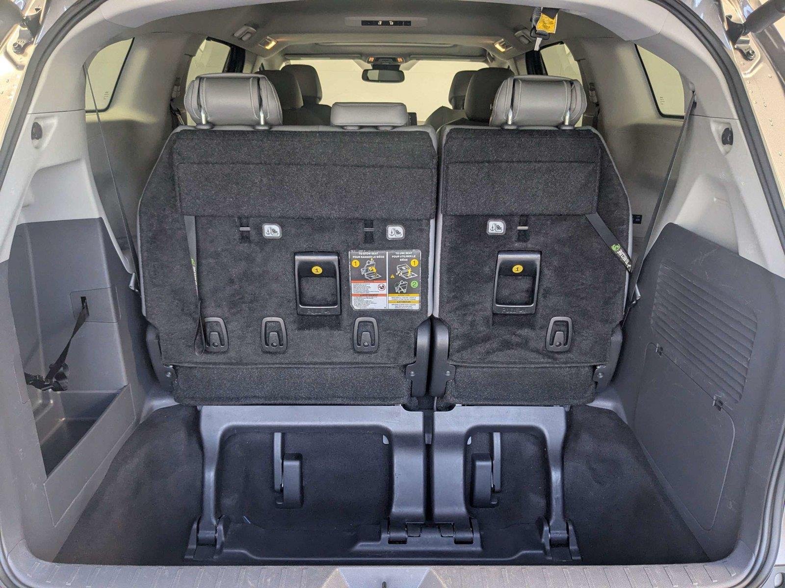 2024 Toyota Sienna XLE - Photo 9