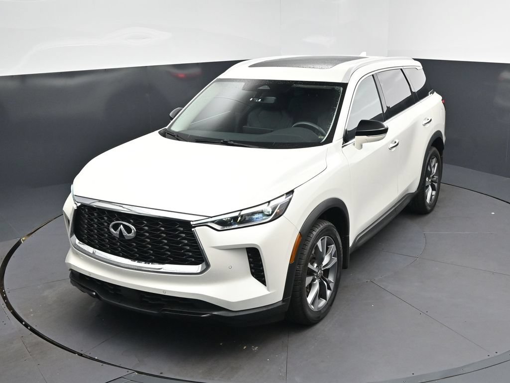 Certified Used 2023 White INFINITI LUXE image 32