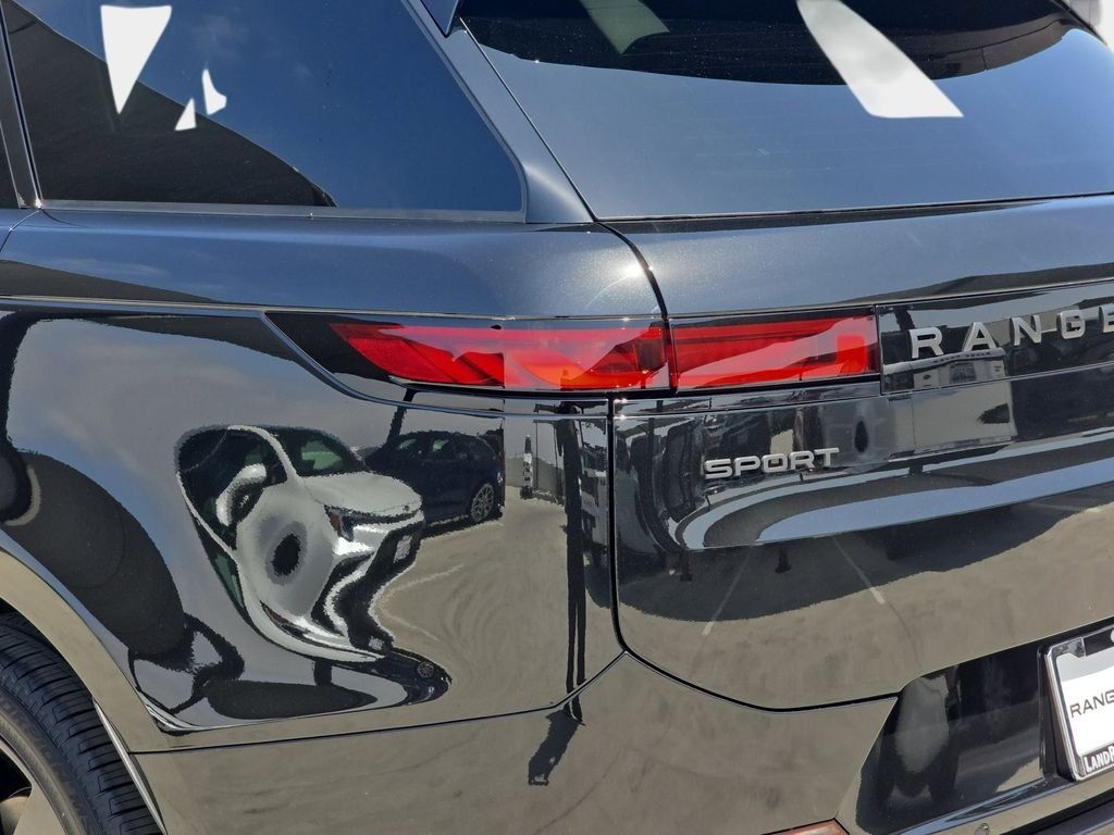 New 2026 Santorini Black LAND ROVER Dynamic SE image 36