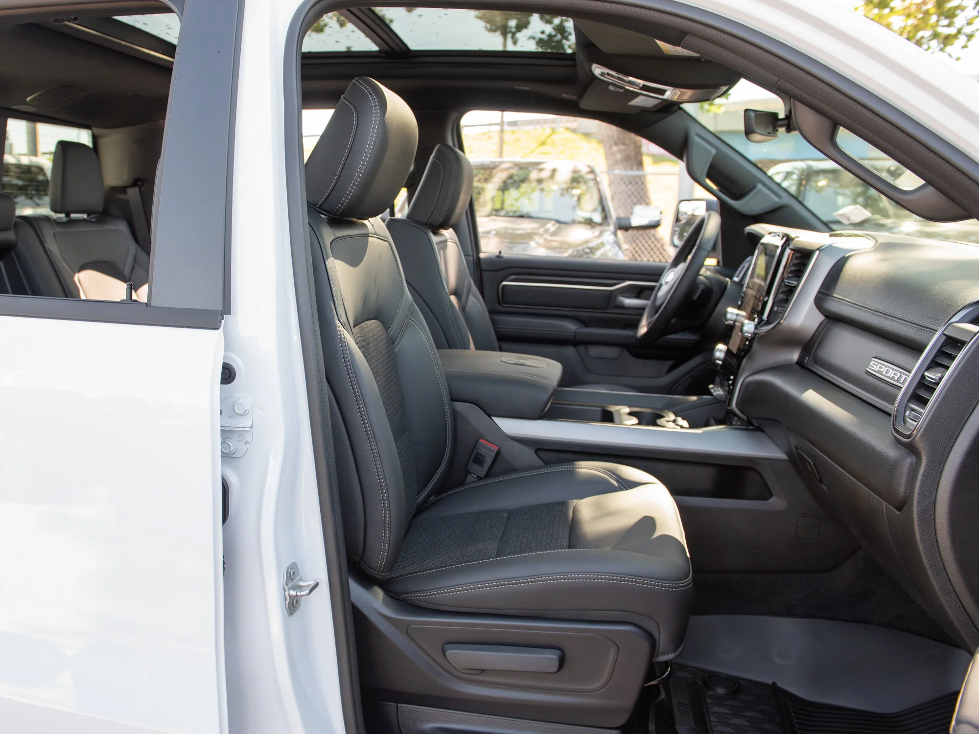 New 2026 White RAM Sport* Crew Cab 4x4, HEMI V8, Panoramic Sunroof, Heated Seats/Wheel image 24