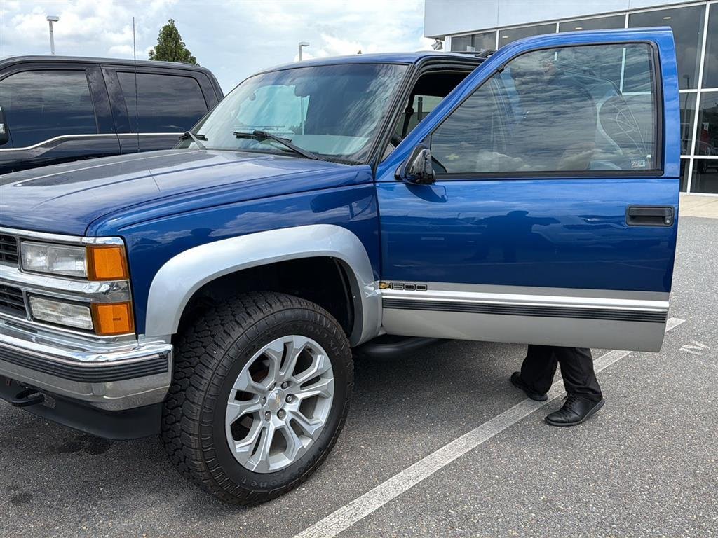 Used 1996  Chevrolet  image 2
