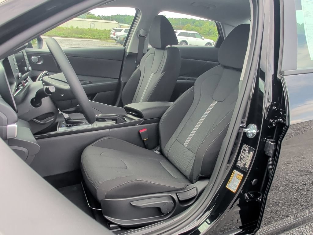 New 2026 Abyss Black Hyundai SE image 21