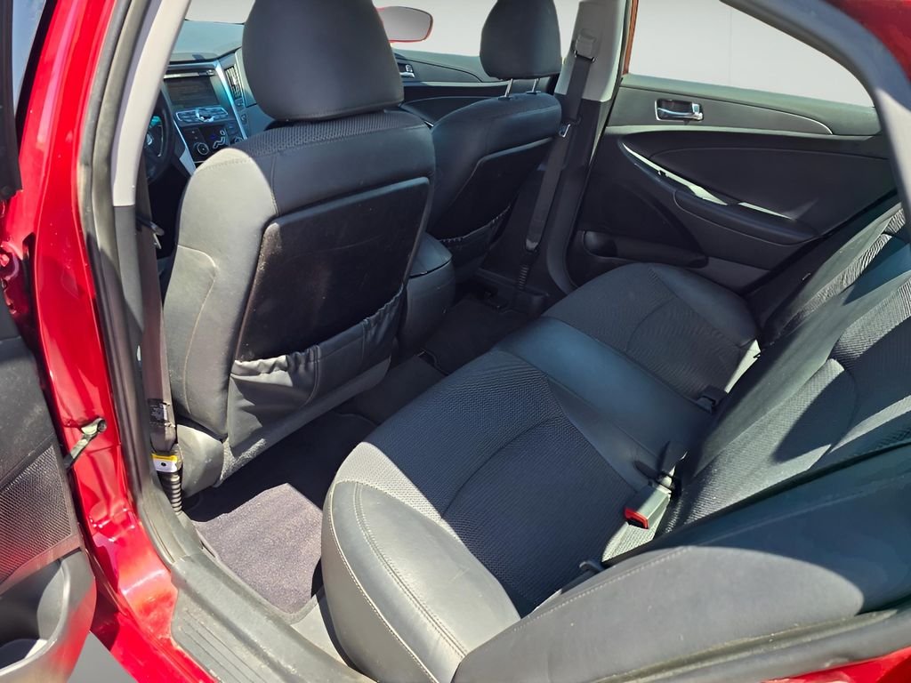 Used 2011 Venetian Red Hyundai SE image 12