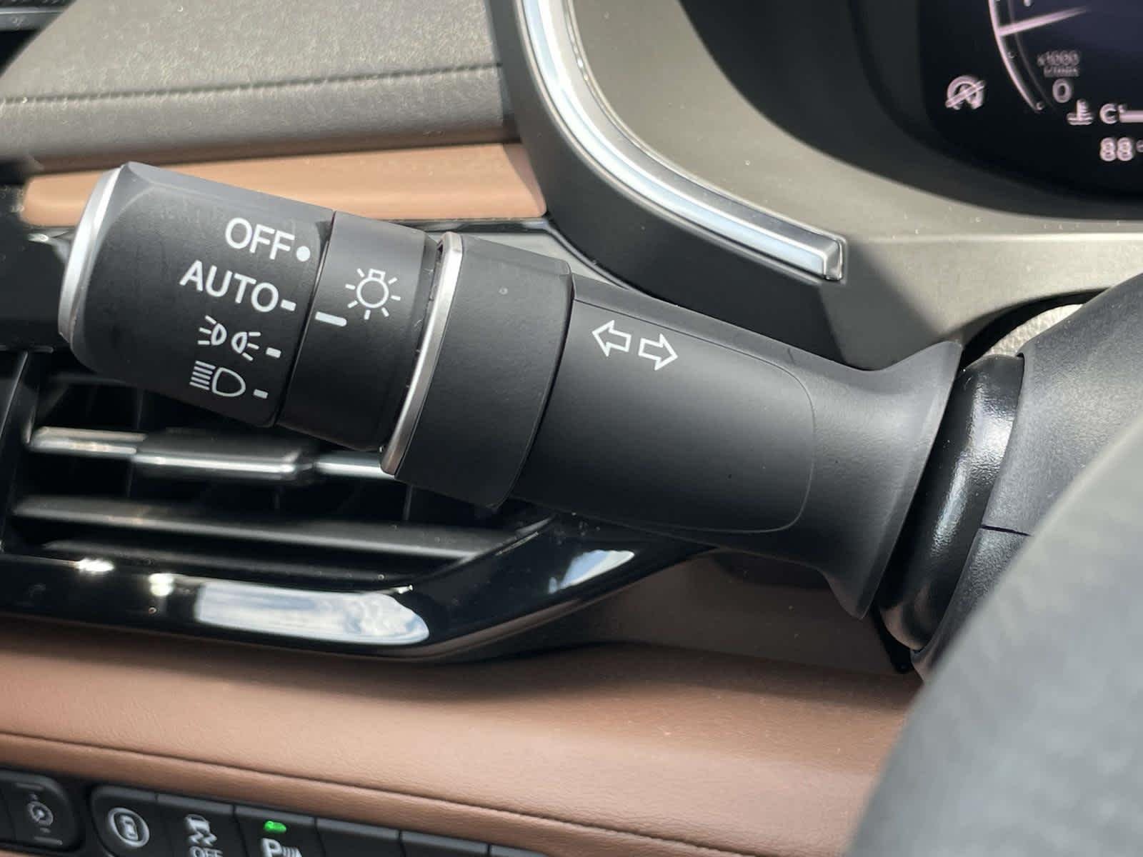 Used 2025 Platinum White Pearl Acura w/Technology Package image 38