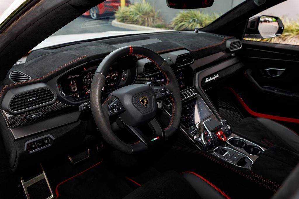 Used 2024 White Lamborghini Performante image 31