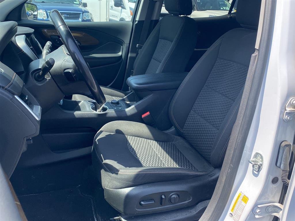 Used 2020 Summit White GMC SLE image 2