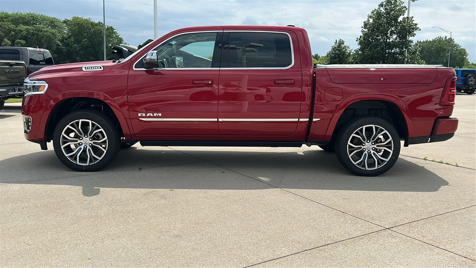 New 2026 Molten Red Pearl-Coat Exterior Paint RAM Tungsten image 7