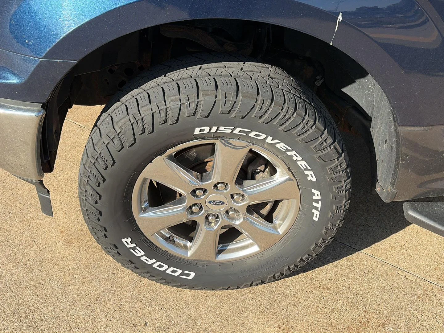 Used 2019 Blue Ford XL image 9