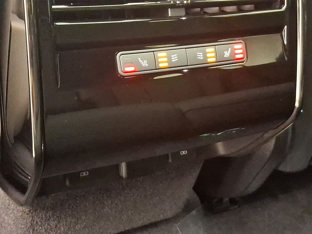 New 2027 Santorini Black Land Rover SE image 7