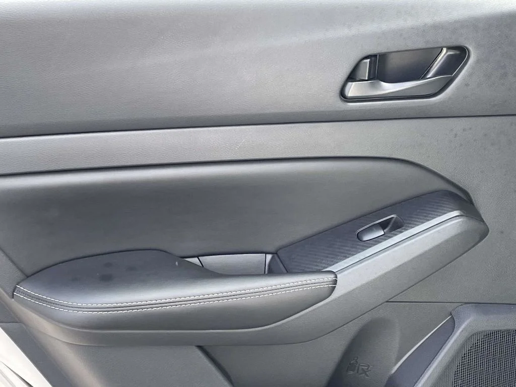 Used 2025 Silver Nissan 2.5 SV image 17