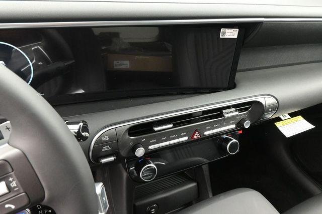 New 2026 White Hyundai SEL AWD image 19