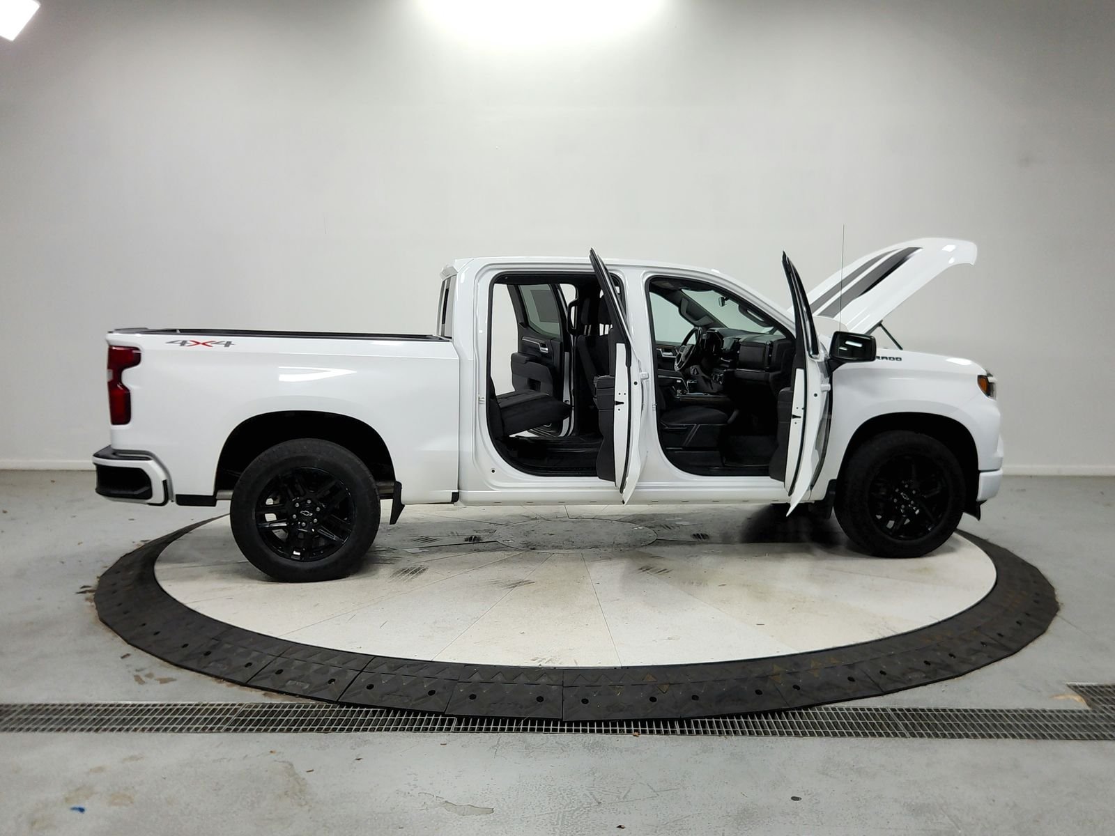 Used 2023 Summit White Chevrolet RST image 17