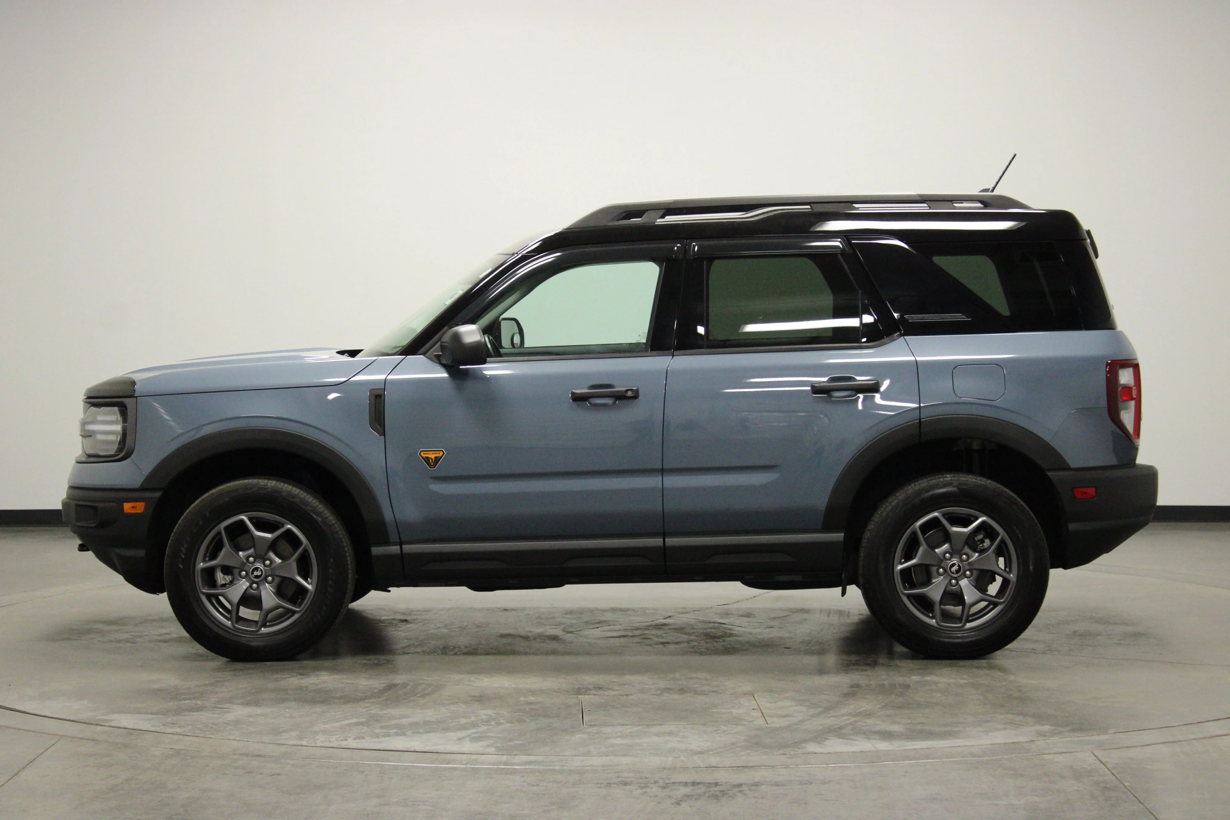Used 2024 Azure Gray Metallic Ford Badlands image 5