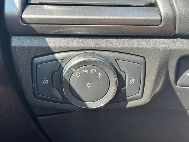 Used 2016 Gray Ford SE image 31
