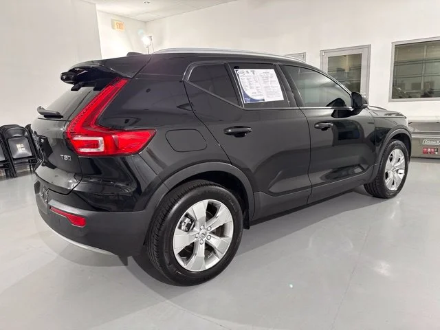 Used 2022  Volvo Momentum image 15