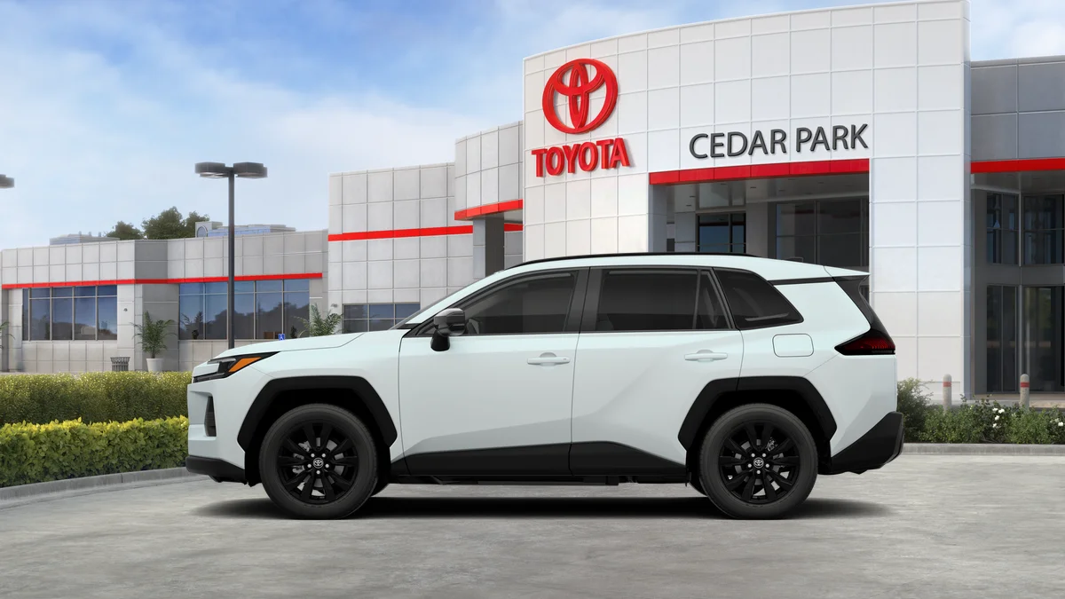 New 2026 Wind Chill Pearl Toyota XLE Premium image 4