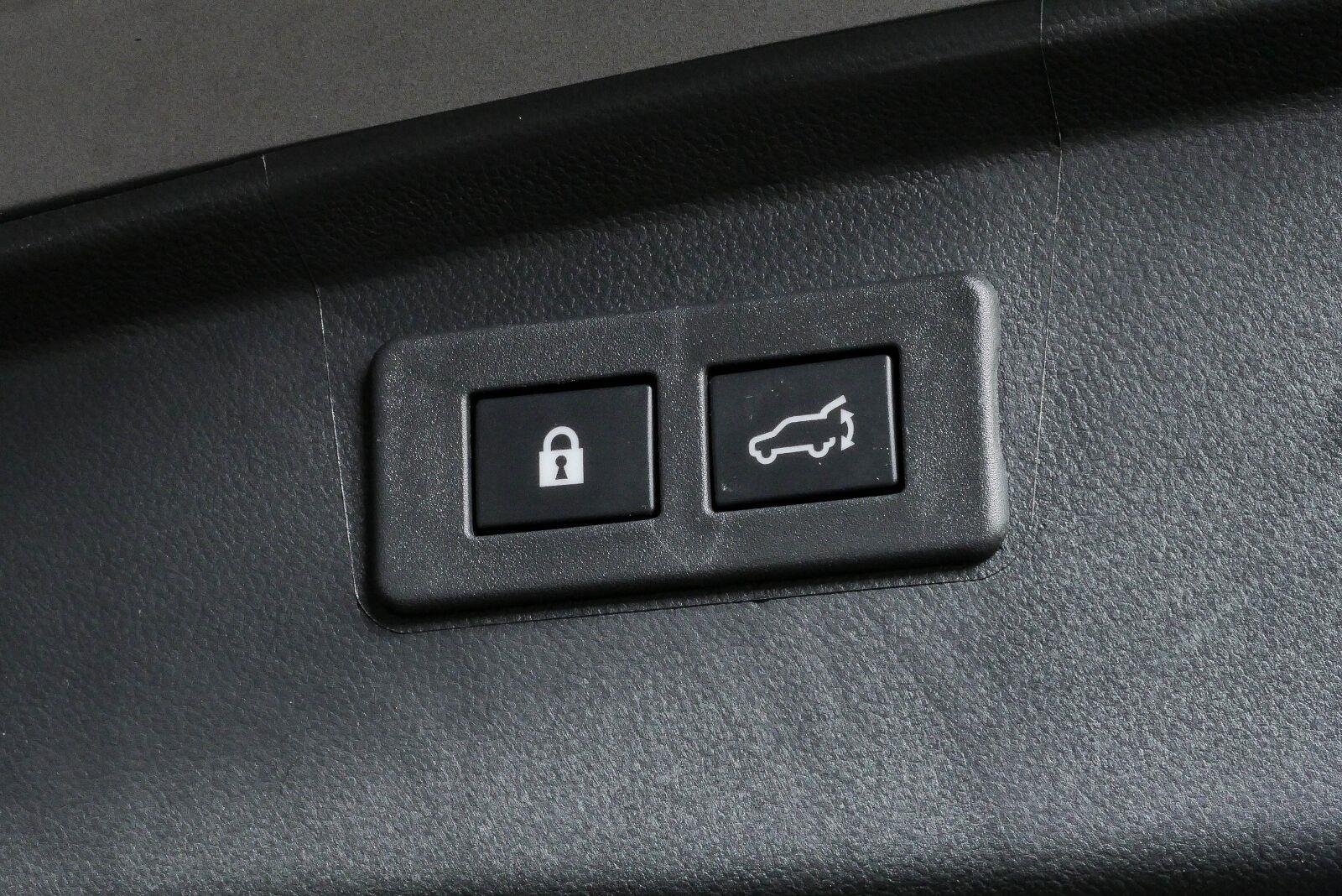 Used 2025 Ice Silver Metallic Subaru Wilderness image 11