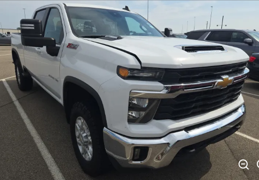 Used 2024 White Chevrolet LT image 6