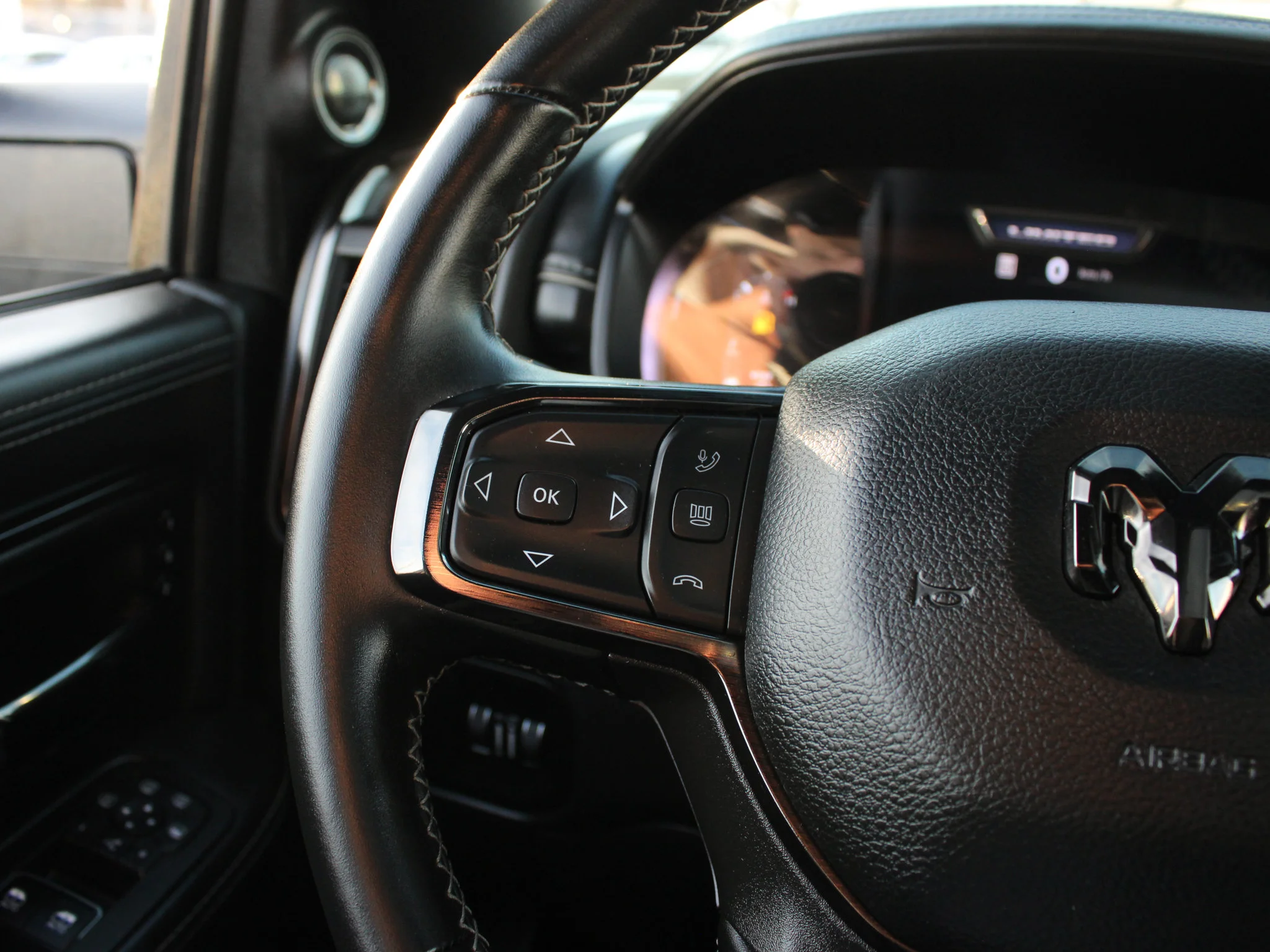 Certified Used 2025 Black RAM Limited* | Cummins Diesel | Night Edition | 5th Wheel & Gooseneck | Apple CarPlay image 24