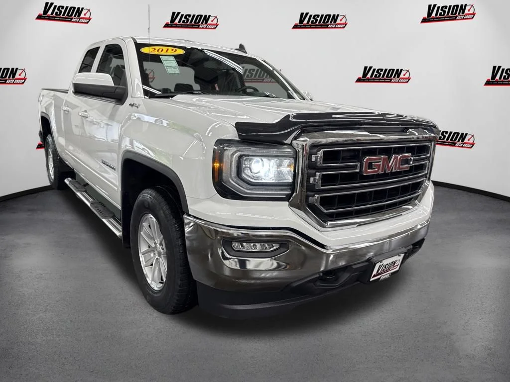 Used 2019 White GMC SLE image 3