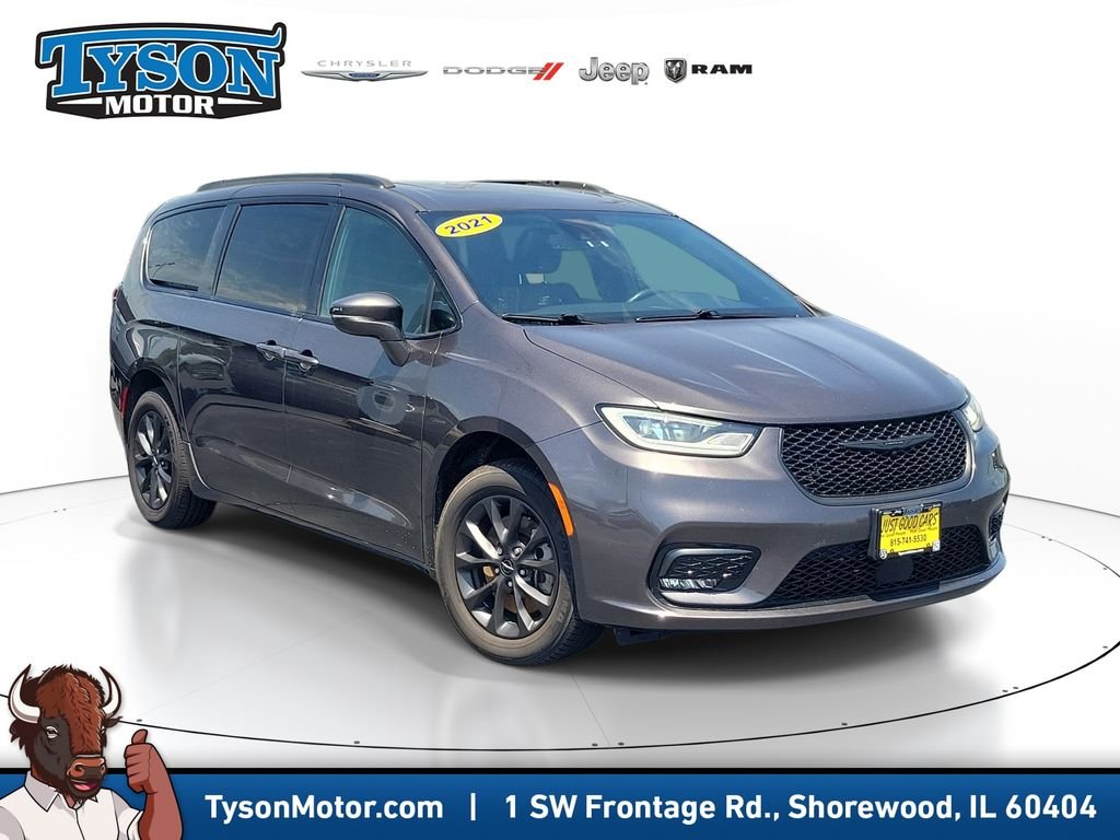 2021 Chrysler Pacifica Touring's photo