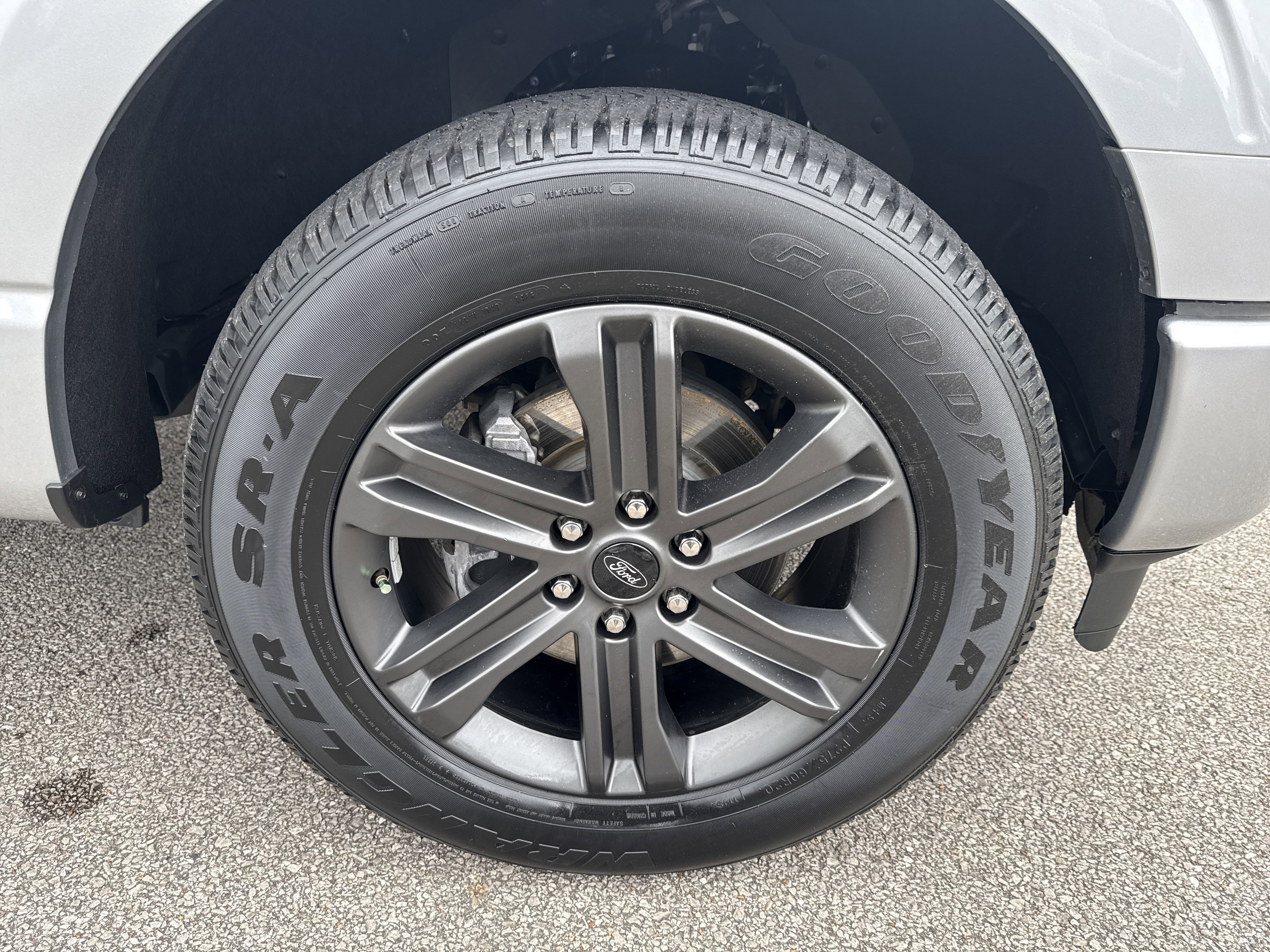 Used 2023 Silver Ford  image 13