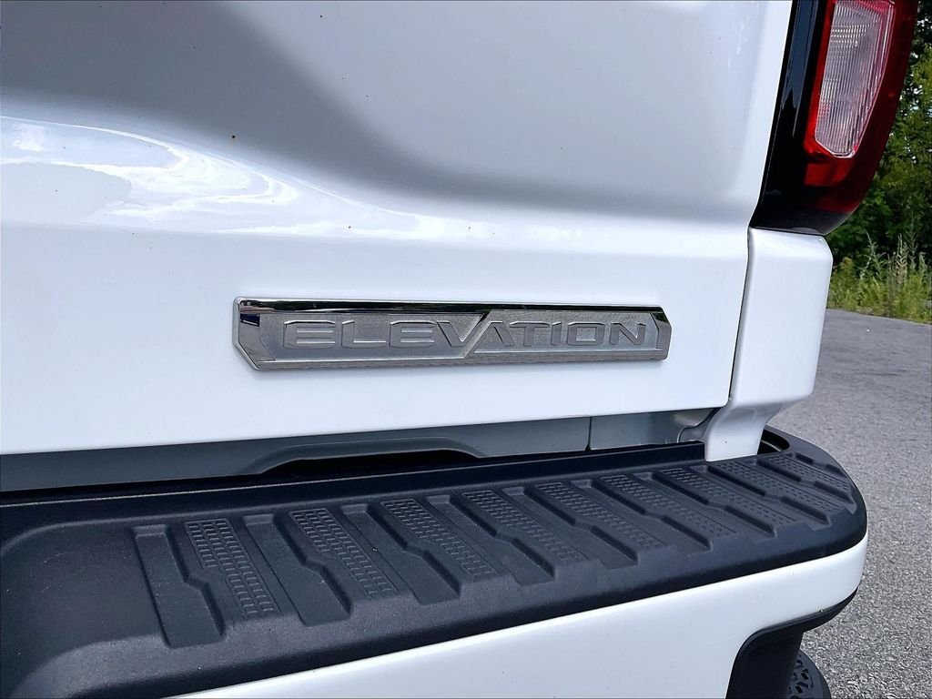 Used 2025 Summit White GMC Elevation image 27
