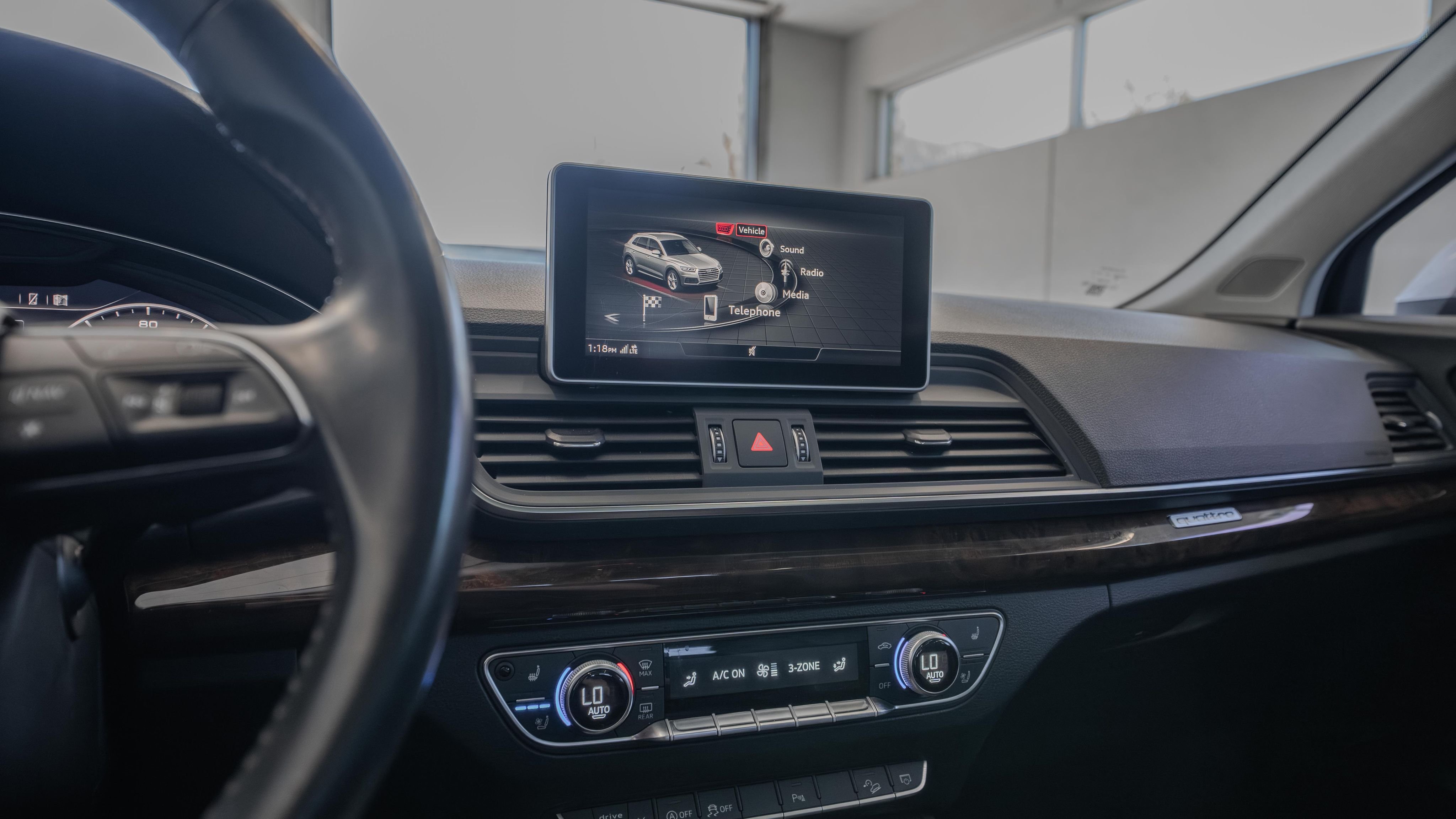 Used 2018 Florett Silver Metallic Audi 2.0T Premium image 32