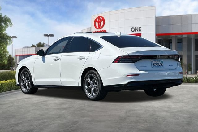 Used 2024 White Honda EX-L image 6