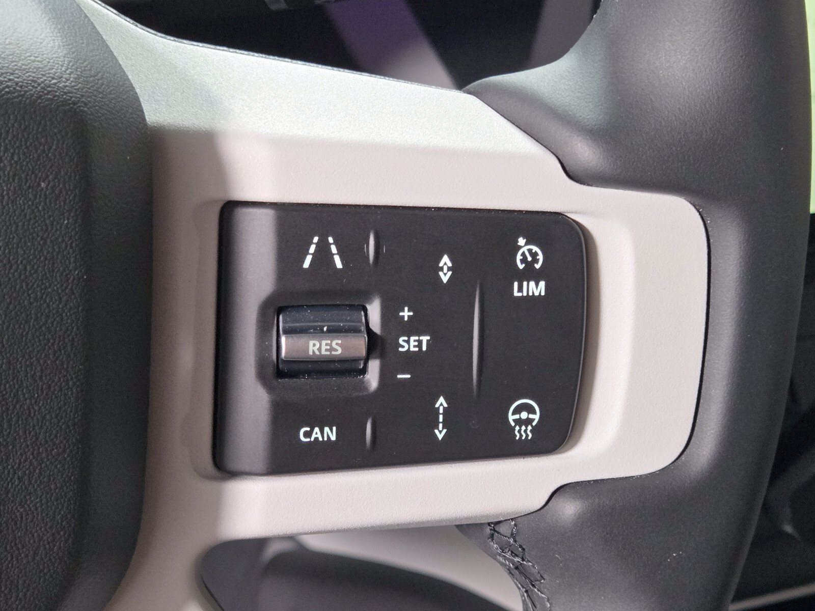 Used 2026 Fuji White Land Rover X-Dynamic SE image 26