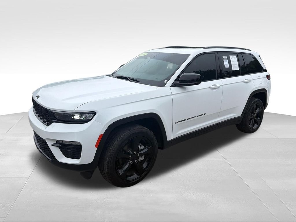 Used 2025 White Jeep Limited image 3