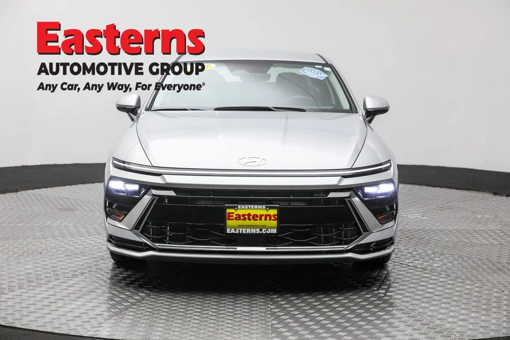 Used 2024 Silver Hyundai SEL image 2