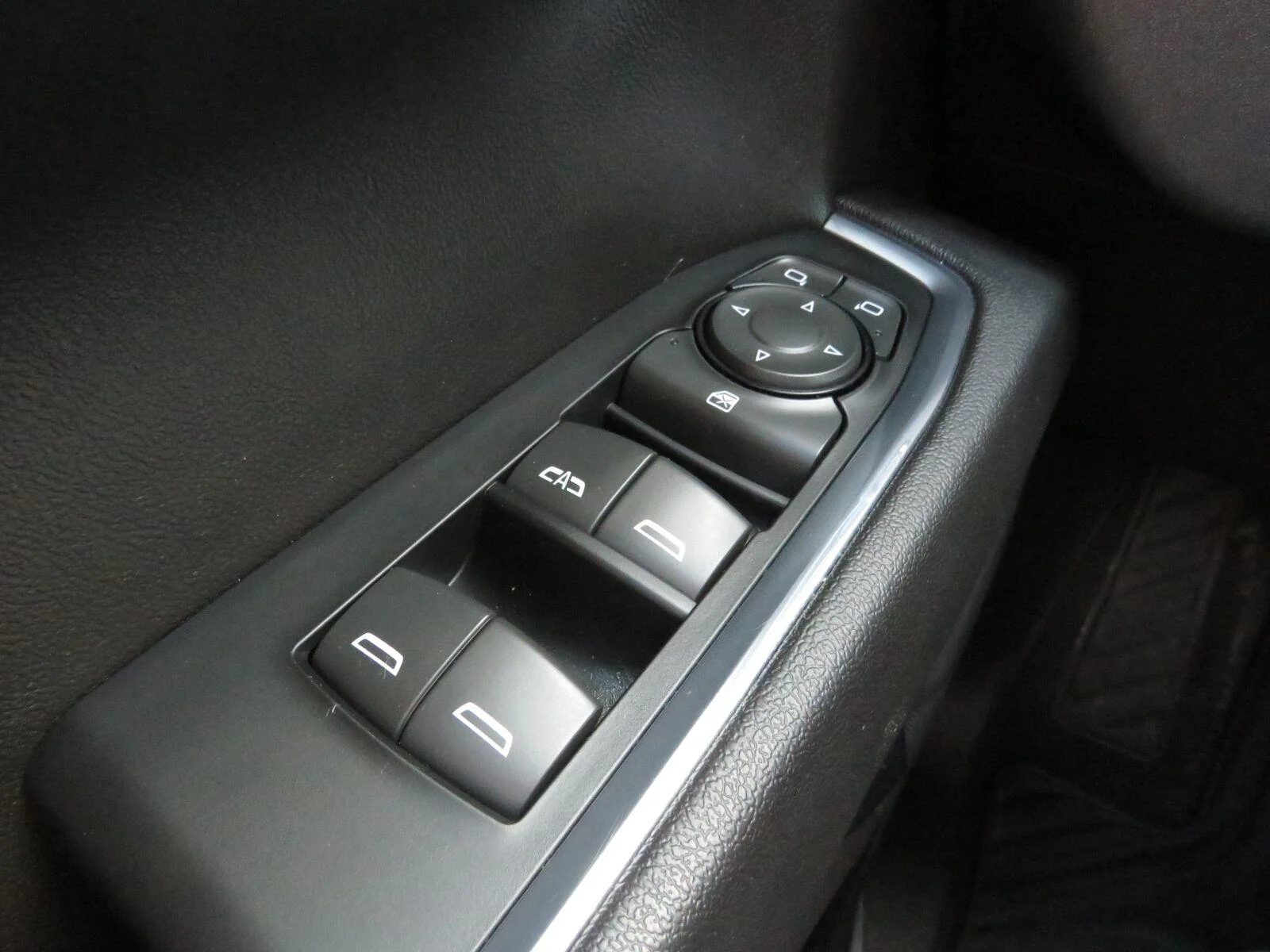 Used 2023 STERLING GRAY METALLIC Chevrolet RST image 29