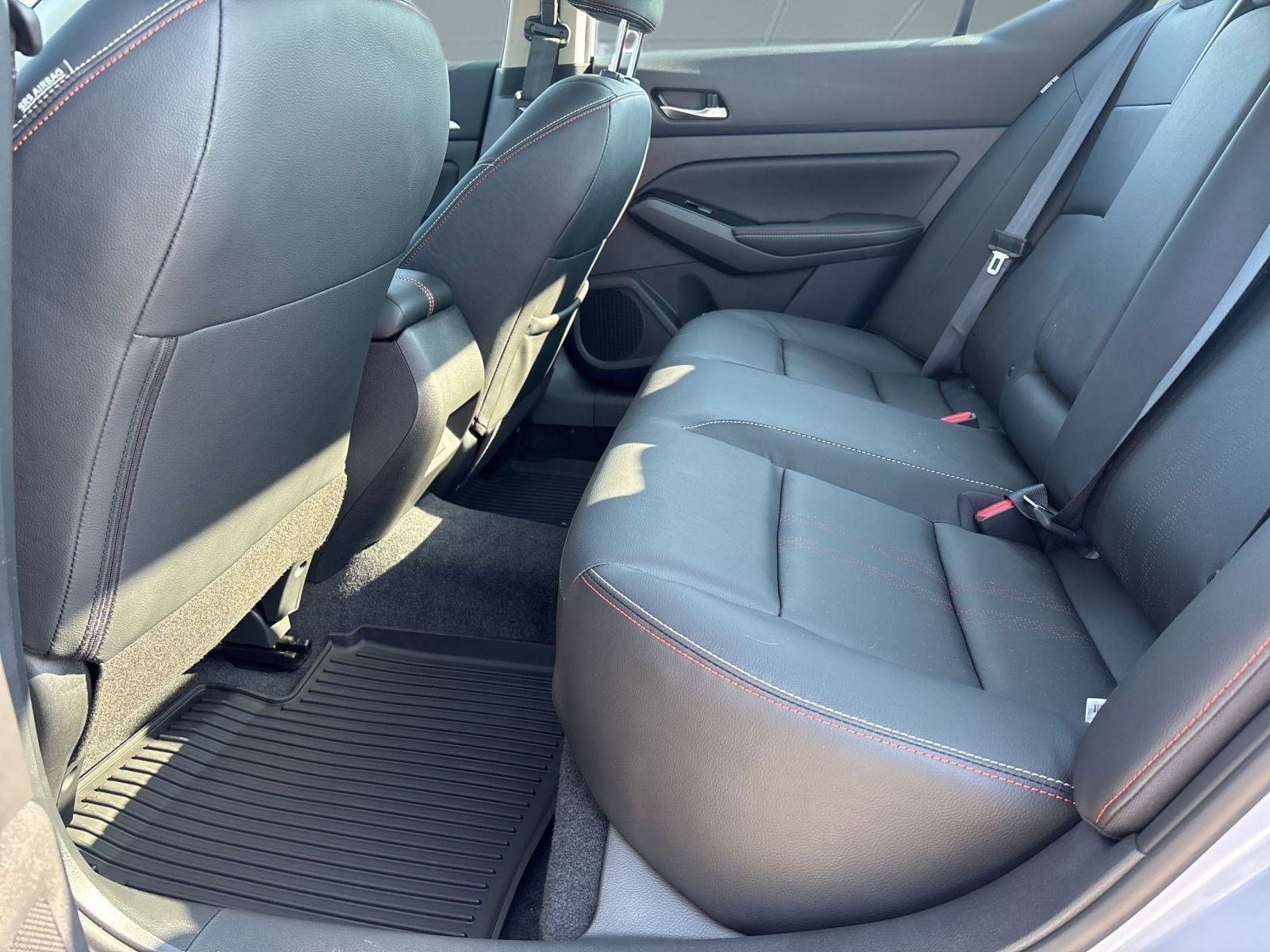 2025 Nissan Altima SR - Photo 15