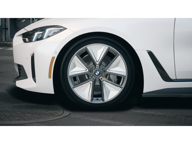 New 2026 Mineral White Metallic BMW xDrive40 image 7
