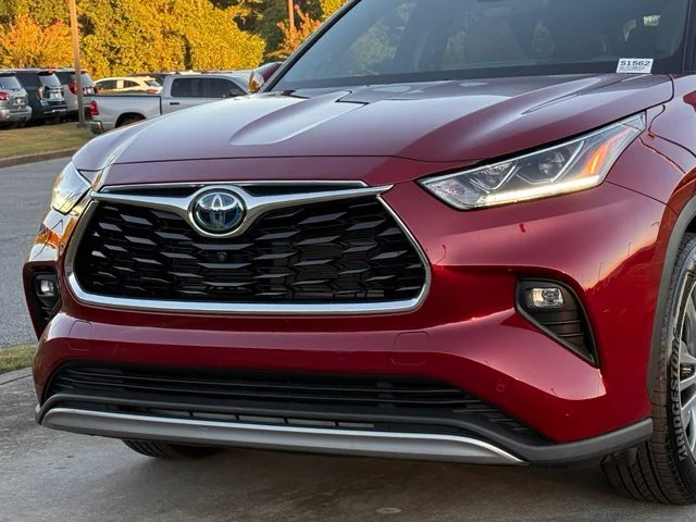 Used 2022 Red Toyota Platinum image 10