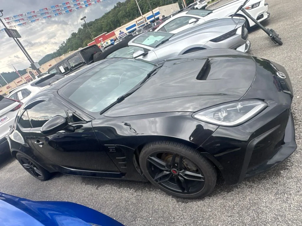 Used 2022  Toyota Premium image 4
