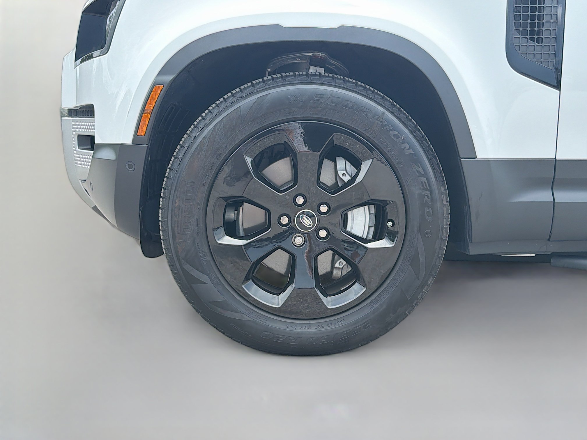 Certified Used 2025 Fuji White Land Rover S image 42