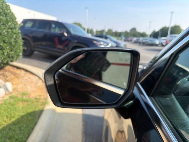 Used 2024 White Hyundai SEL image 25
