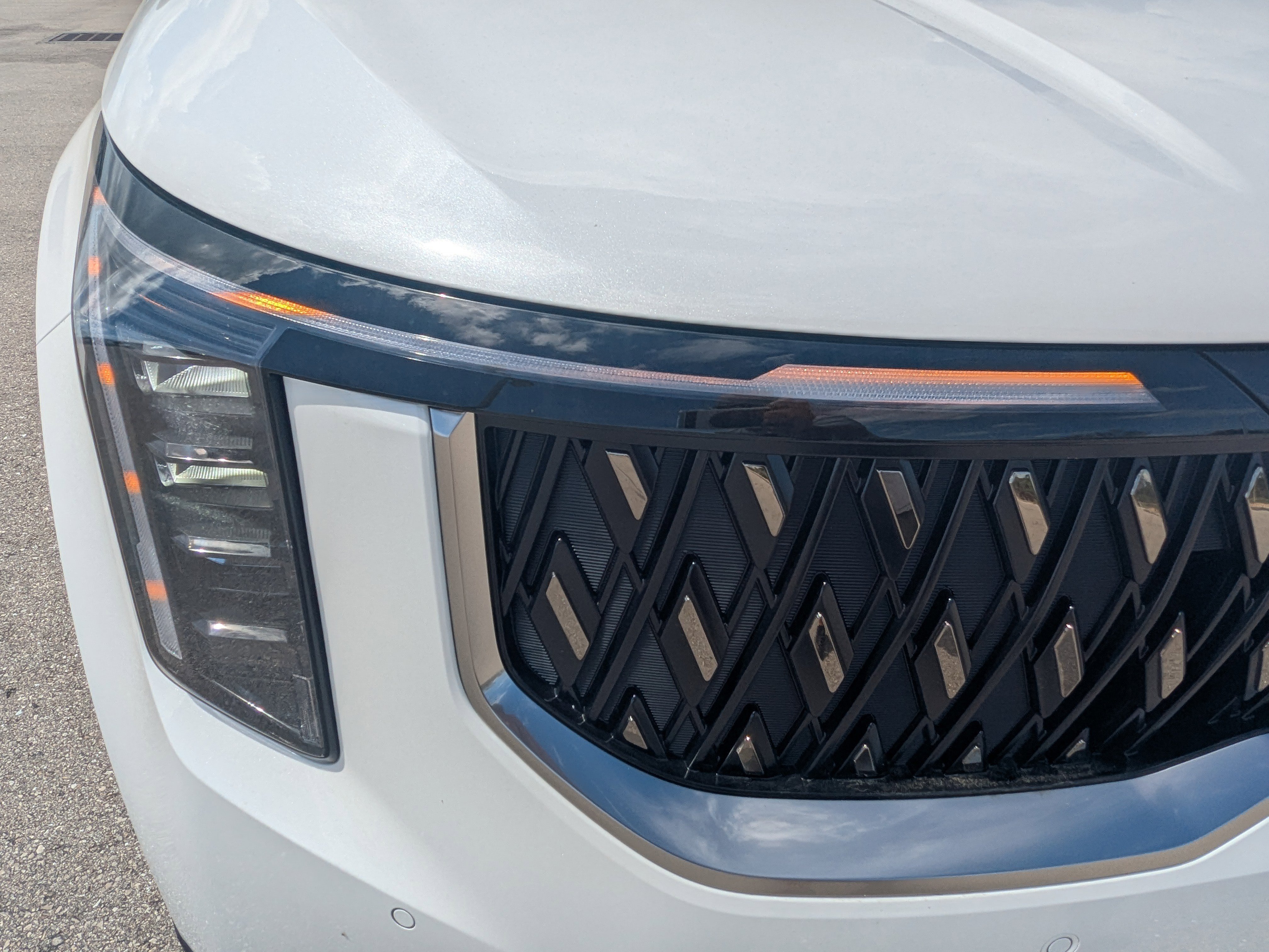 New 2026 Snow White Pearl Kia EX image 10