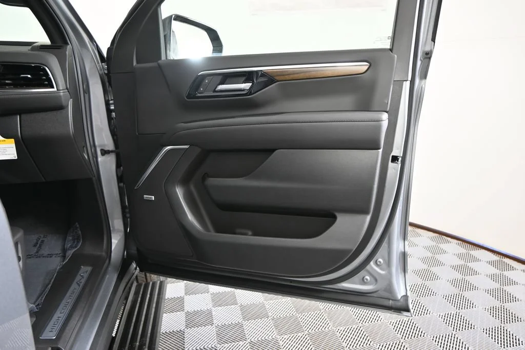 2026 Chevrolet Suburban High Country - Photo 12