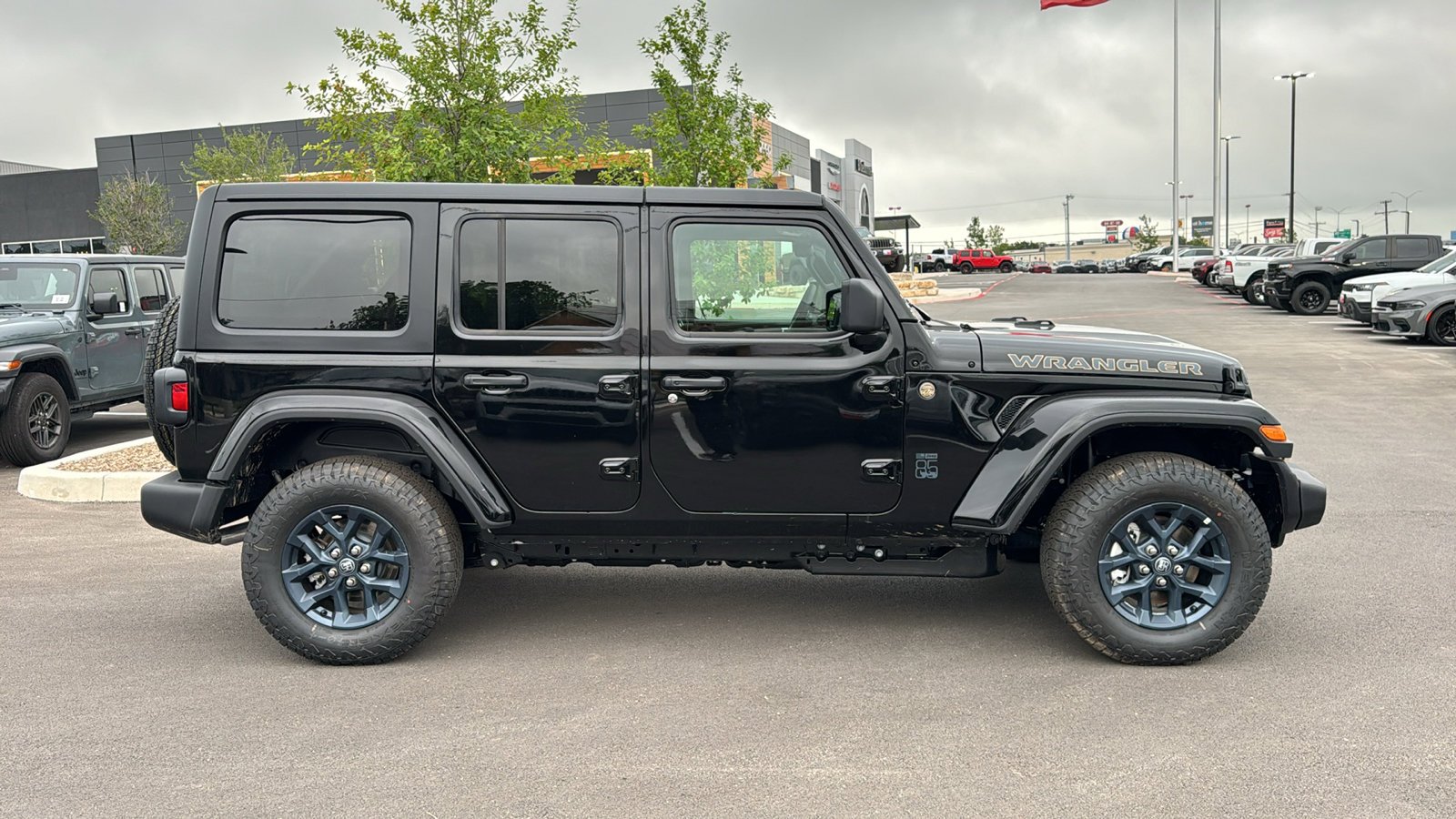 New 2026 Black Clear-Coat Exterior Paint Jeep 85th Anniversary image 4