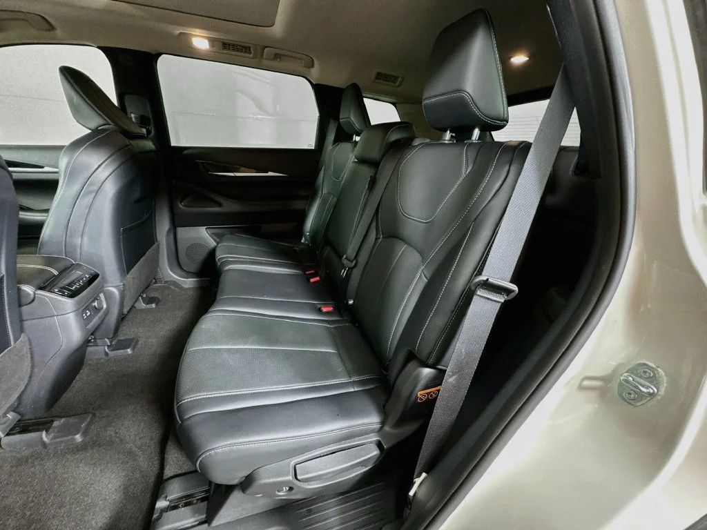 Certified Used 2023 White INFINITI PURE image 33