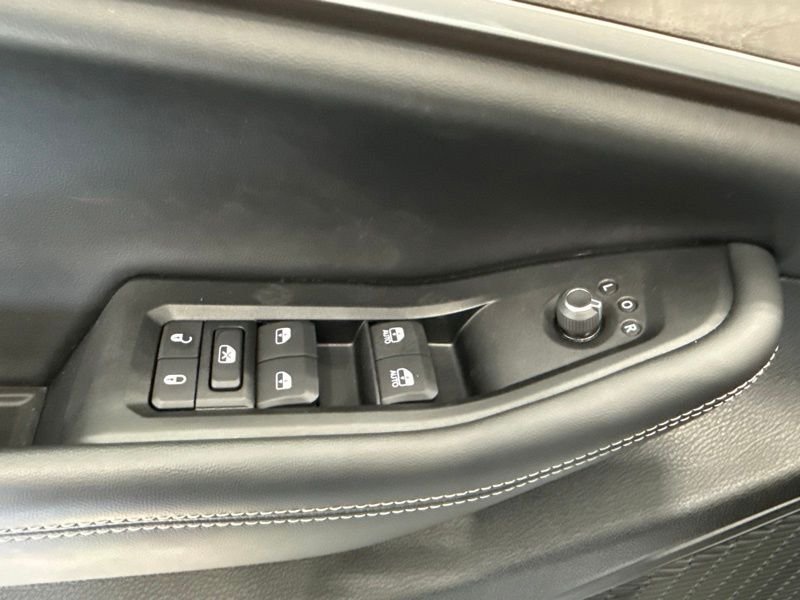 Used 2023 White Jeep Limited image 23