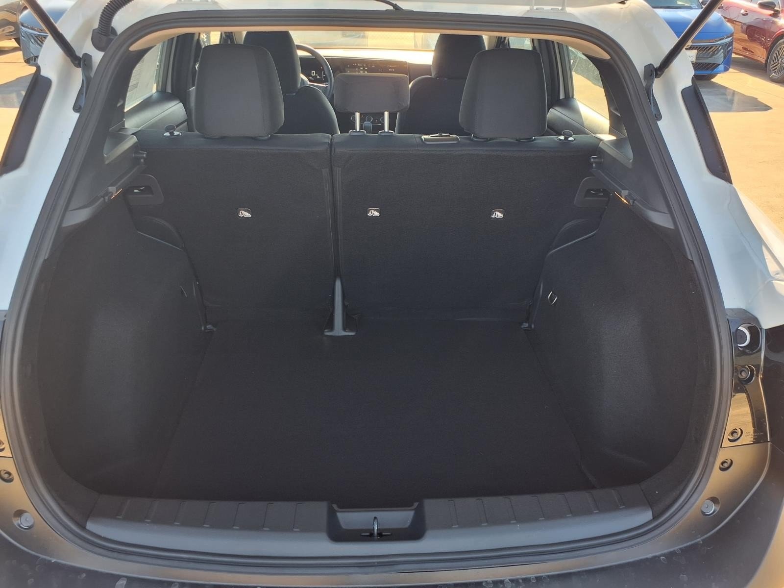 2027 Nissan Kicks photo 8 of 25