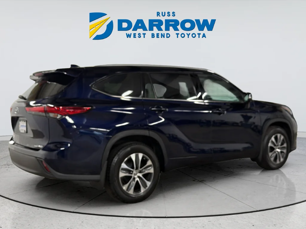 Used 2022 Blue Toyota XLE image 5