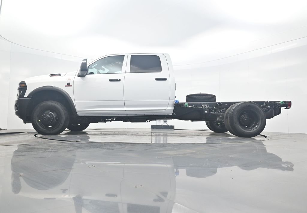 New 2026 Bright White Clear-Coat Exterior Paint RAM Tradesman image 39