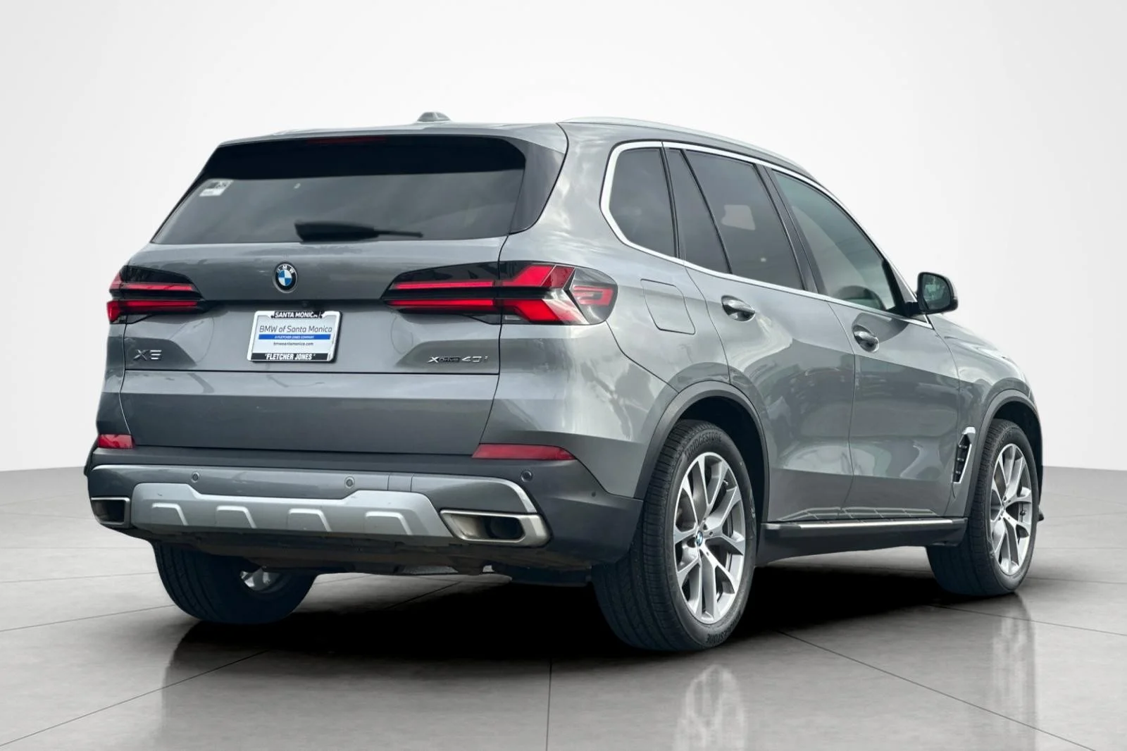 Used 2024 Skyscraper Grey Metallic BMW xDrive40i image 5