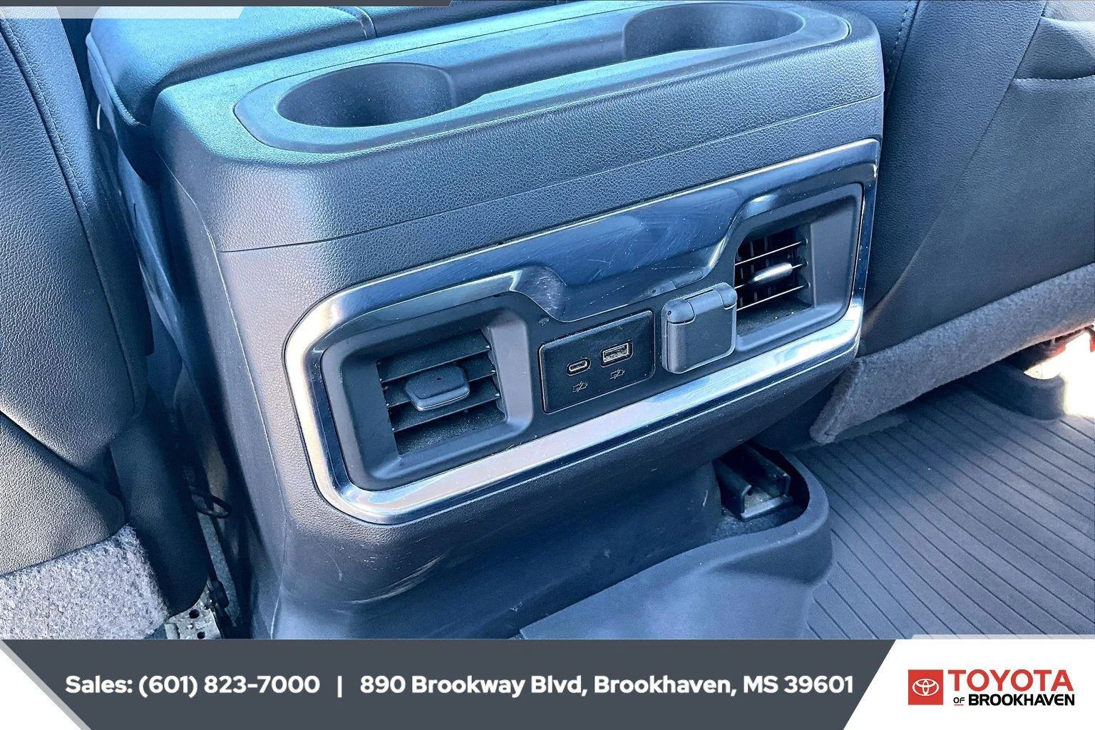 Used 2022 Cardinal Red GMC SLT image 24